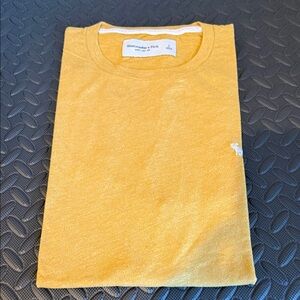 Abercrombie & Fitch Mustard Short Sleeve Tee